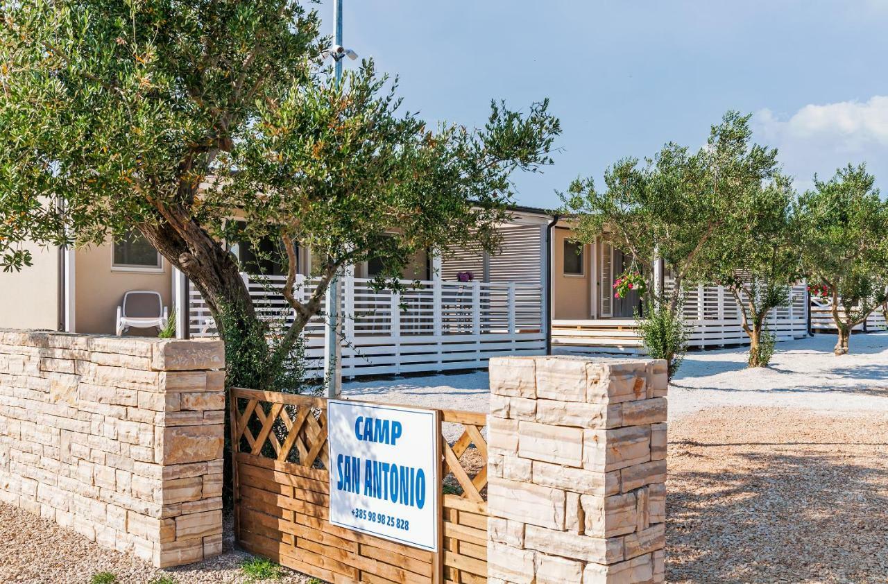 Camp San Antonio Hotel Биоград на Мору Екстериор снимка